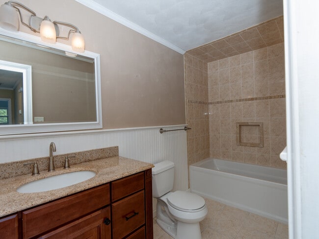 Building Photo - 1805 Oneida Ct