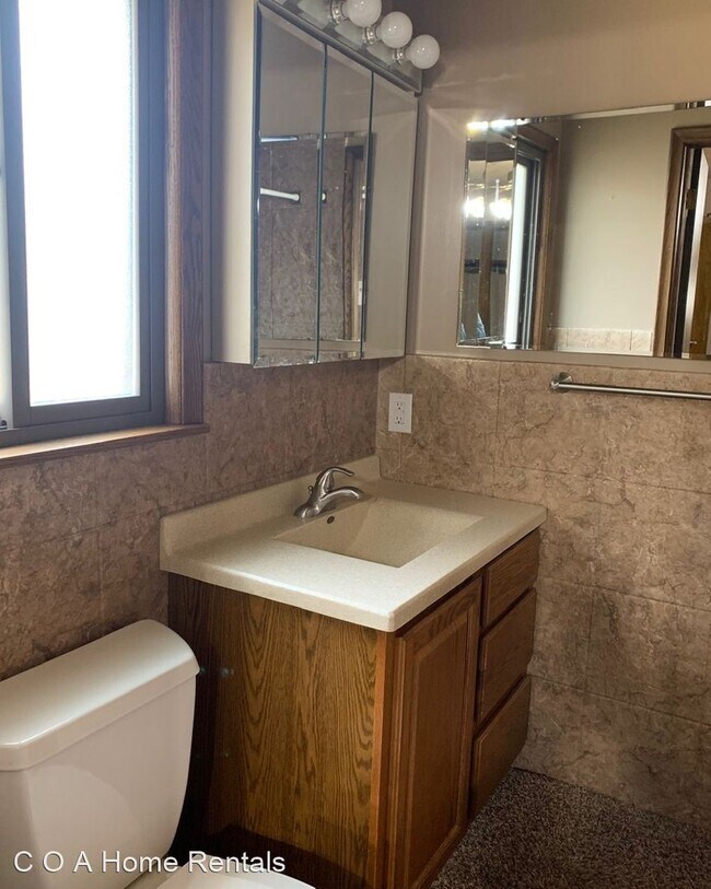 Building Photo - 3 br, 2.5 bath House - 1330 N. Emerson