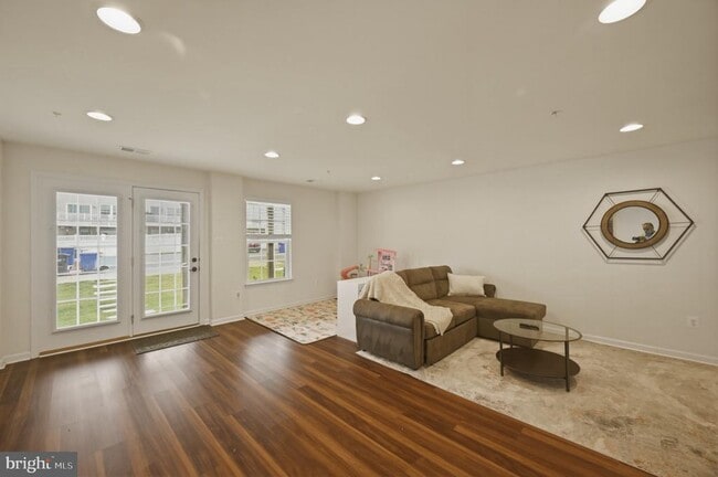 Building Photo - 6357 Walcott Ln