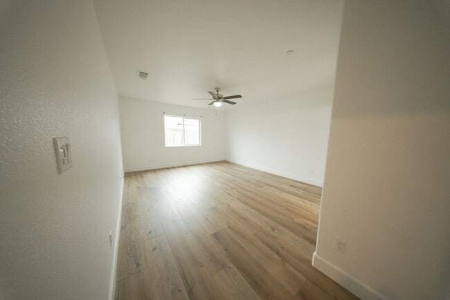 Building Photo - 547 Virginia Ave