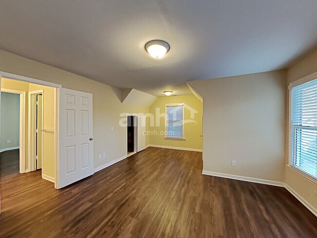 Building Photo - 815 Hillcrest Ln