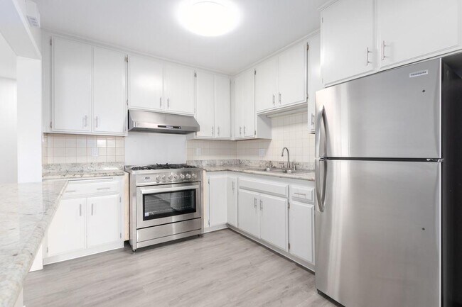 Building Photo - 4810 Iroquois Ave