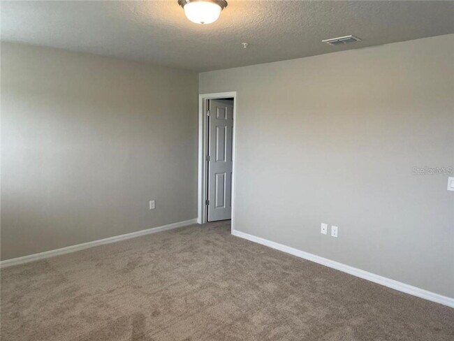 Building Photo - Amazing energy-efficient townhome for rent!