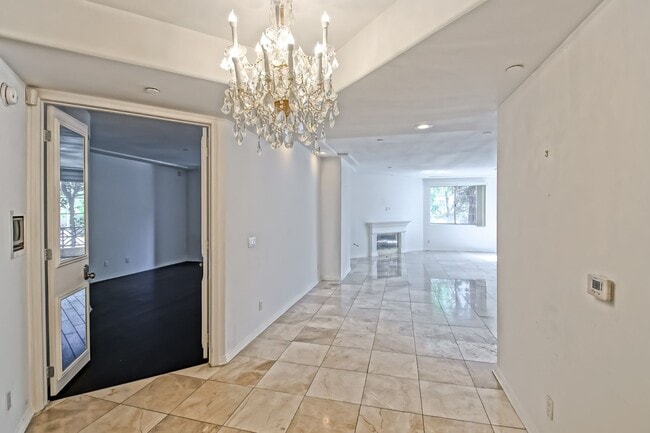 Building Photo - **Move in Special $1000 Off Third Months Rent** Remodeled Corner 3+2 Unit with Luxury Finishes Ne...