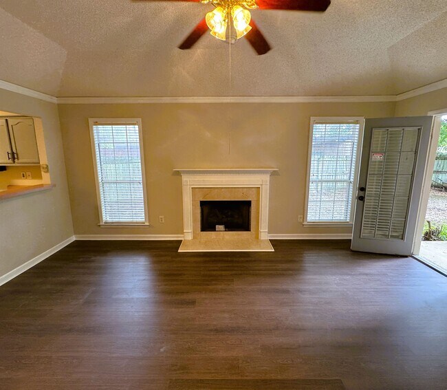 Building Photo - 2271 Lake Springs Ln