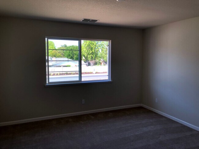 Building Photo - Modesto 3 Bedroom 2.5 Bath Newer Construction