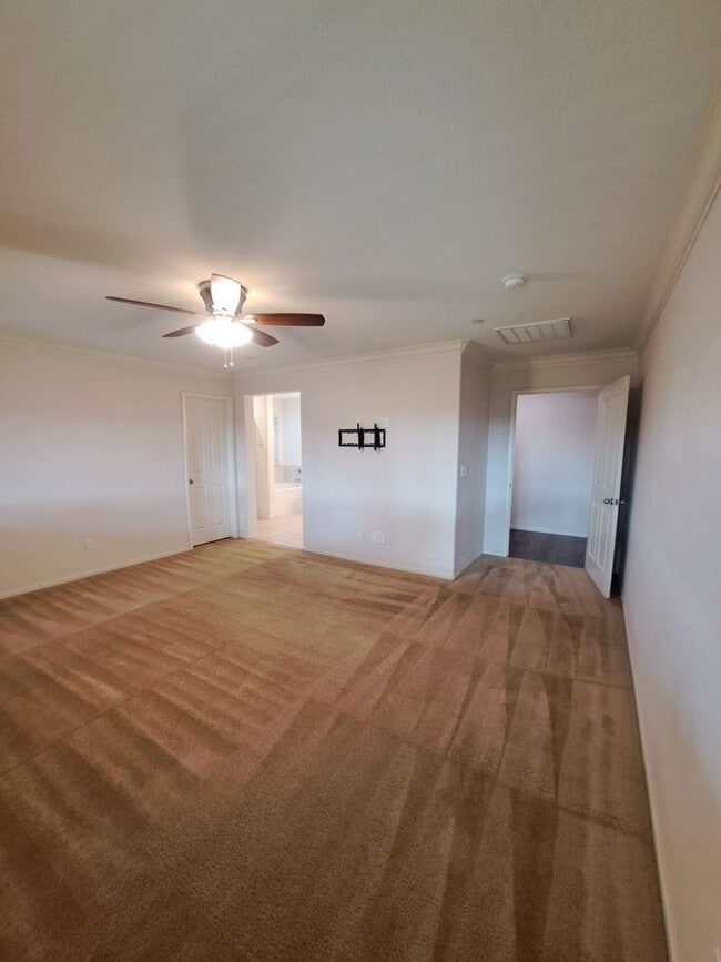 Building Photo - Move in Special: $500 Off the 1st Month's Rent – Stunning and Spacious Home – Don't Miss This!