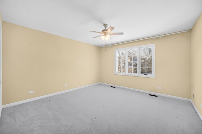 Building Photo - 8S241 Dunham Dr