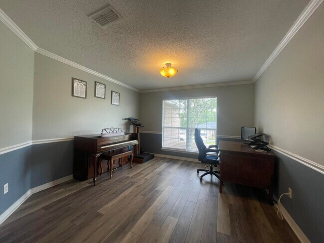 Building Photo - 321 Egan Dr