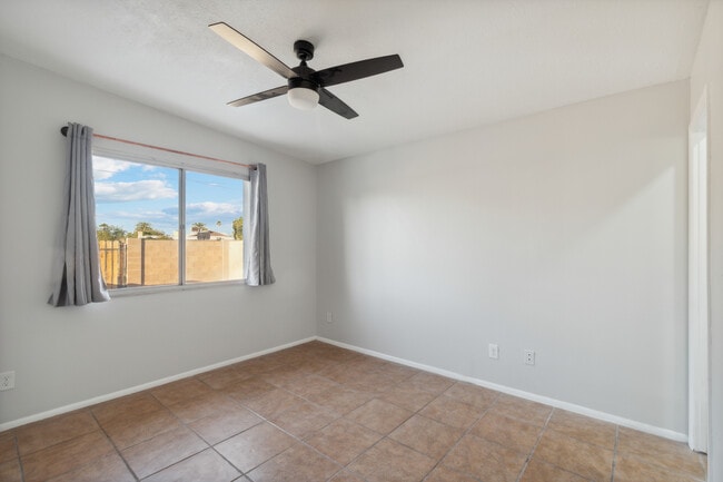 Building Photo - 1612 E Gaylon Dr