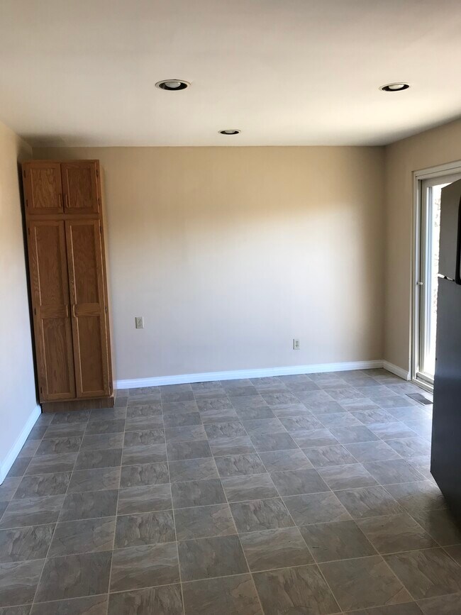 Building Photo - 7028 Newbridge Dr