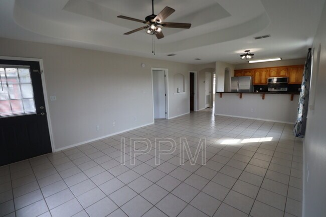 Building Photo - 101 S Taos Blvd
