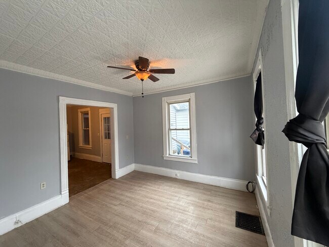 Building Photo - 121 Schiller Ave