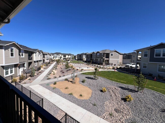 Building Photo - *NEW! 2/2.5 Townhome in Gardnerville*