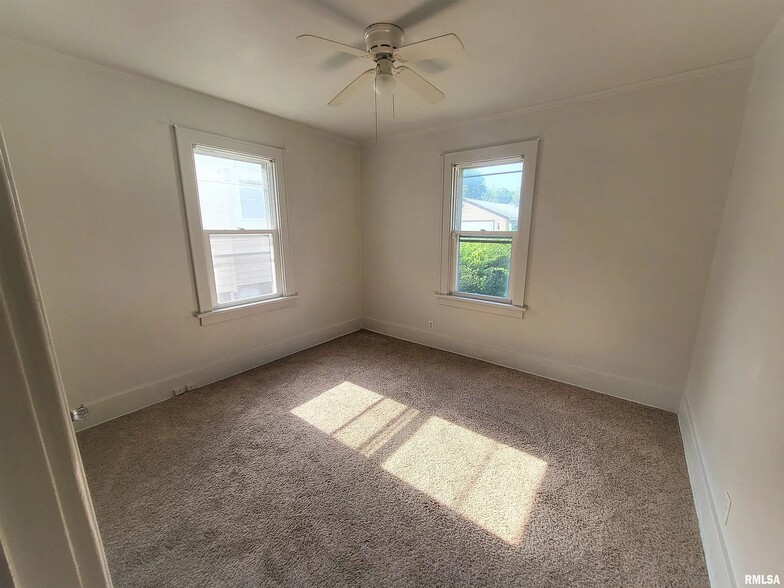 Building Photo - 1021 W Hanssler Pl