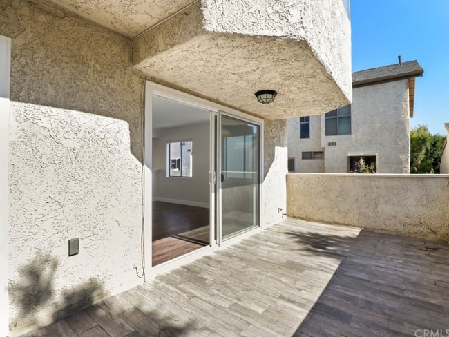 Building Photo - 5323 Coldwater Canyon Ave