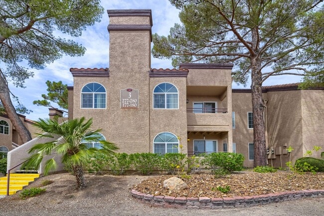 Building Photo - 2 Bedroom Condo within The Regency At The Lakes!