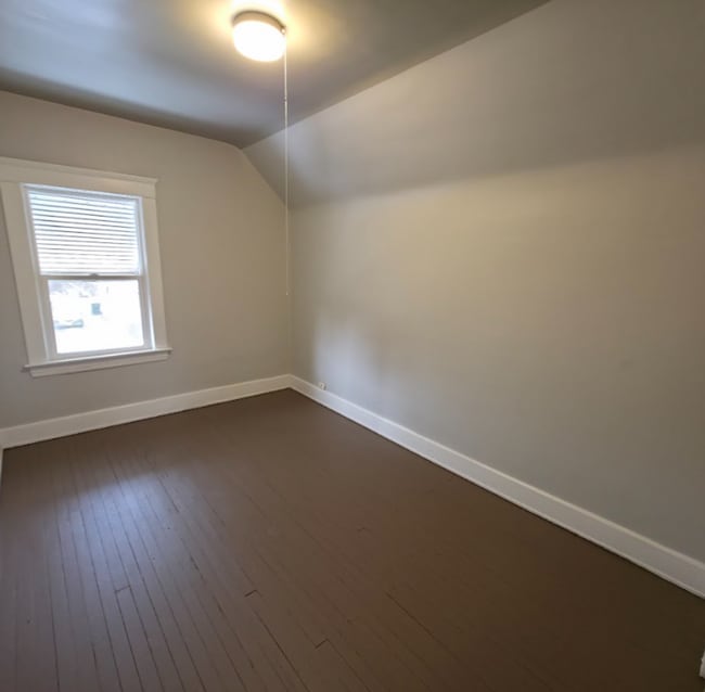 Building Photo - Single Family Home 3 beds 1 bath FOR RENT!