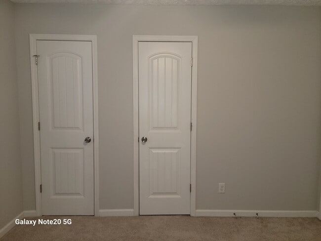 Building Photo - 667 Roebling Rd