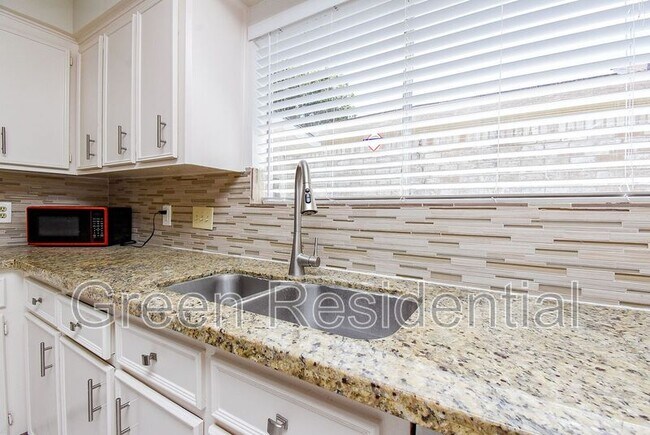 Building Photo - 11366 Oakcenter Dr