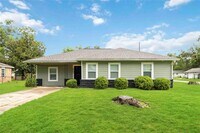 Building Photo - 6961 Peyton St