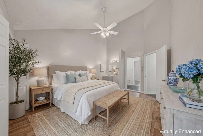 Building Photo - Spacious 2 bedroom townhouse with an additional loft located near TCC!