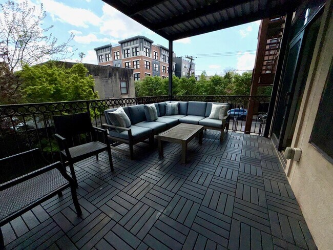 Building Photo - 703 Adams St