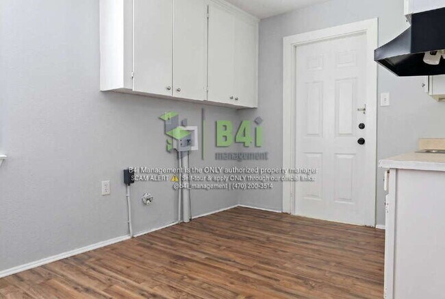 Building Photo - 163 Munson Dr