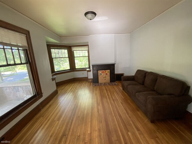 Building Photo - 8 br, 3 bath House - 503 E Ann St 503 East...