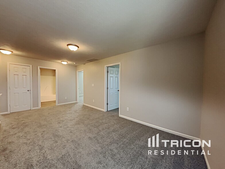Building Photo - 722 Bluff Creek Dr