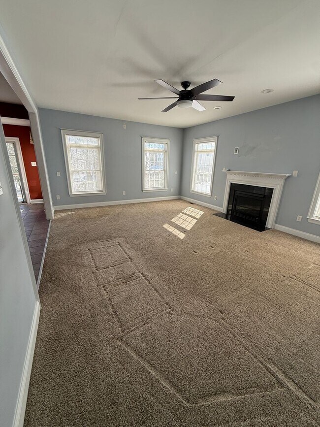 Building Photo - Large 4 Bedroom Home in Glen Allen