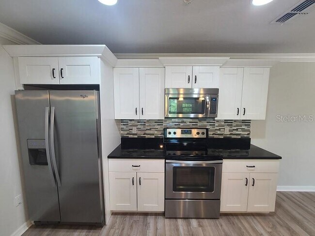 Building Photo - 5041 Royal Palms Wy