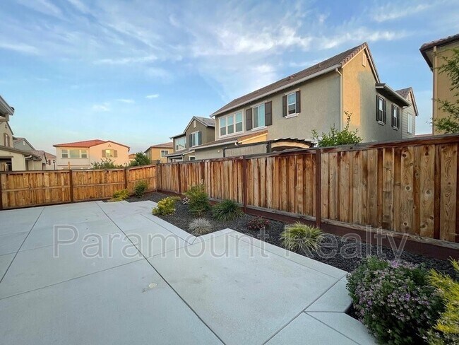 Building Photo - 538 E Marcello Ave