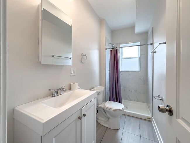 Building Photo - 4405 N Kimball Ave