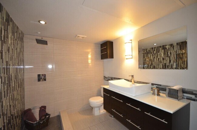 Building Photo - 1601 Faro Dr