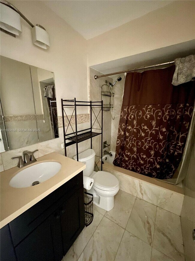 Building Photo - 2665 Middle River Dr