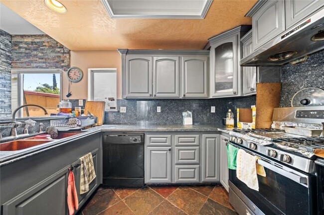 Building Photo - 1010 W Wilson St