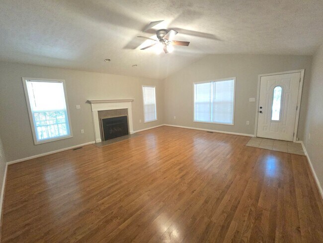 Building Photo - 3910 Sarasota Dr