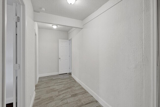 Building Photo - 651 SW 15th St