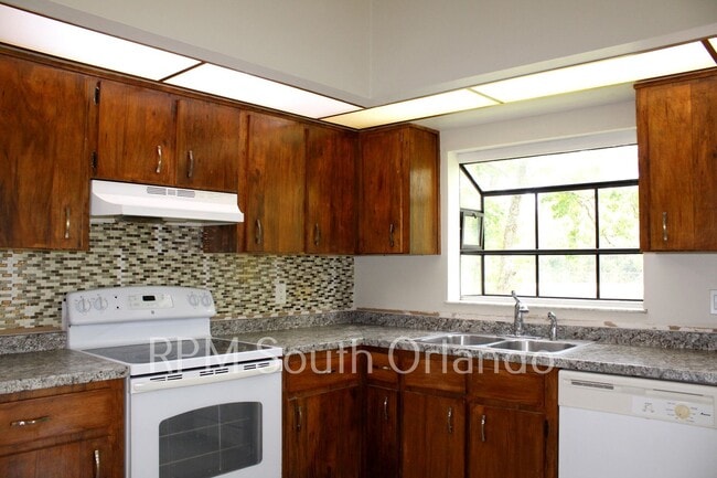 Building Photo - Mid-Century Charmer ONLY $1995/ Month - 2B...