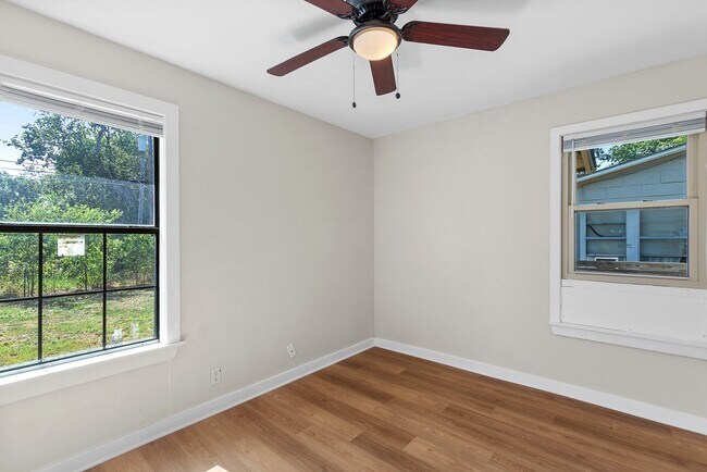 Building Photo - 1008 Haynes St
