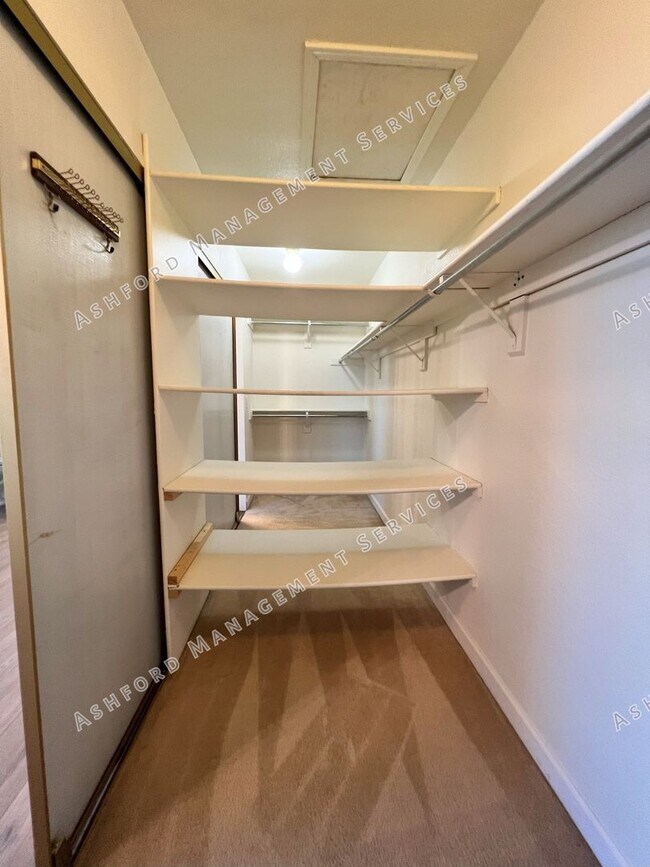 Building Photo - RAY RANCH 4 BEDROOMS 3 BATH WITH POOL AND SPA IN LARGE YARD