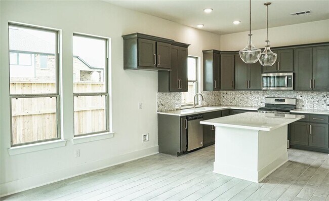 Building Photo - 7102 Grassland Vis Ln