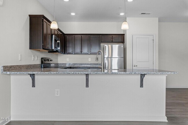 Building Photo - 170 Grove Cir