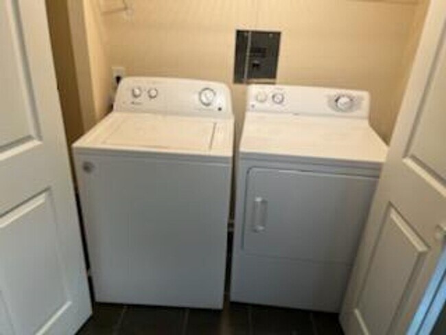 Building Photo - Under repair!