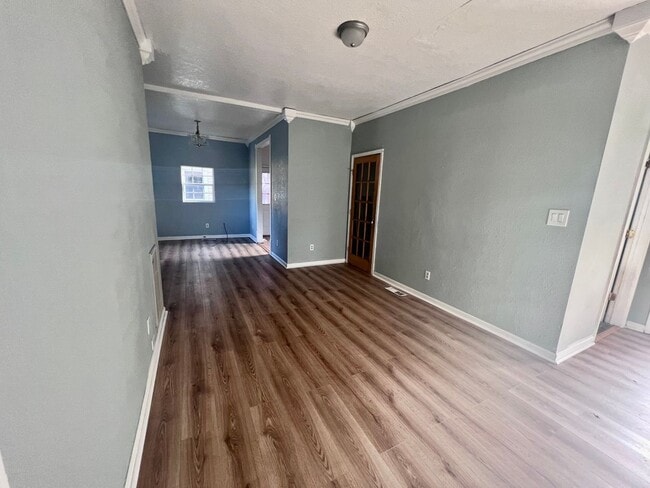 Building Photo - CHESAPEAKE - CUTE RENOVATED 3 BEDROOM COTTAGE
