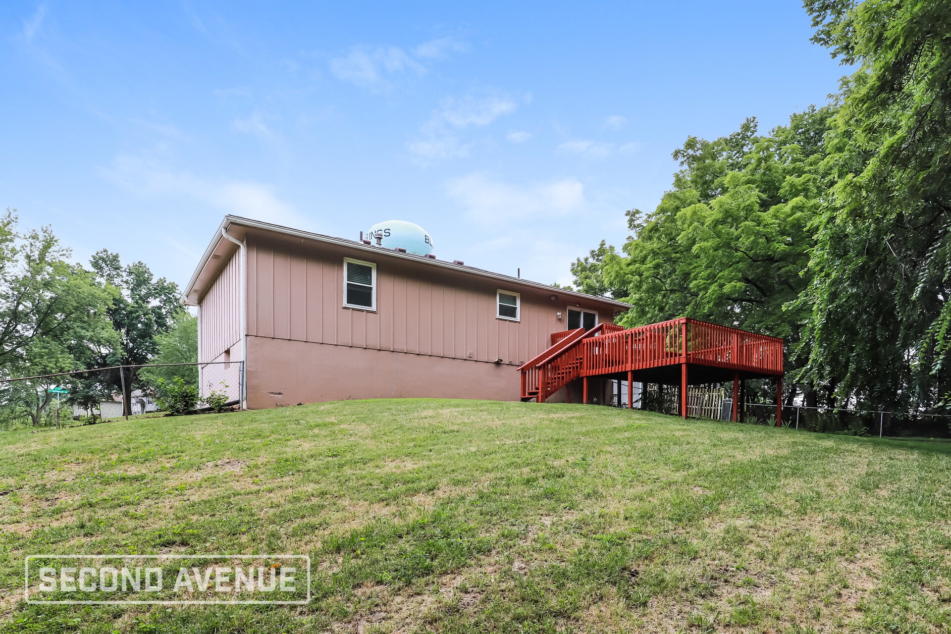 Building Photo - 701 SE Redwood Ln
