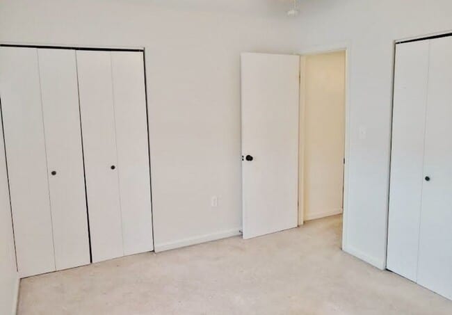 Building Photo - 2 Bed / 1 Bath Townhome