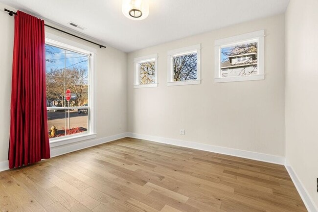 Building Photo - 4090 NE 6th Ave