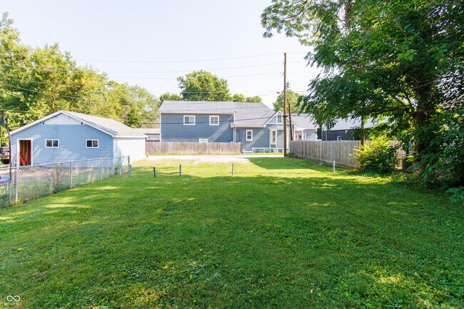 Building Photo - 1546 E 10th St